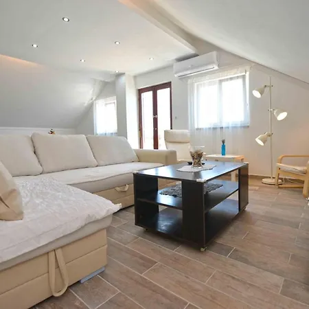 Apartment Milivoj *